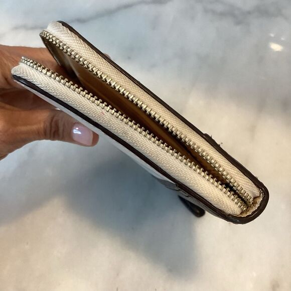 Coach Continental Color-Blocked  Full Sized Rehab Wallet - Picture 7 of 14